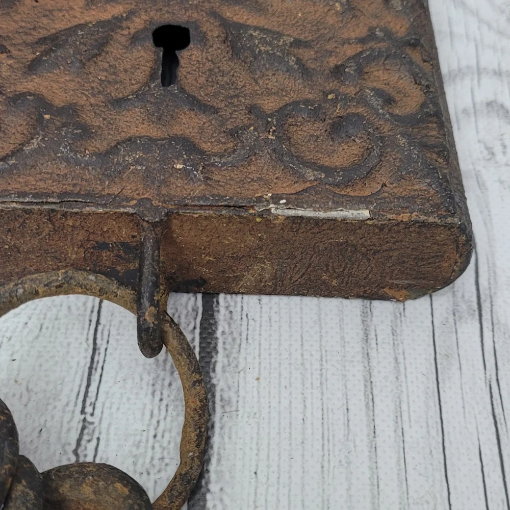 Vintage Metal Key Wall Decor